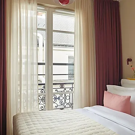 Numa Champs-elysees