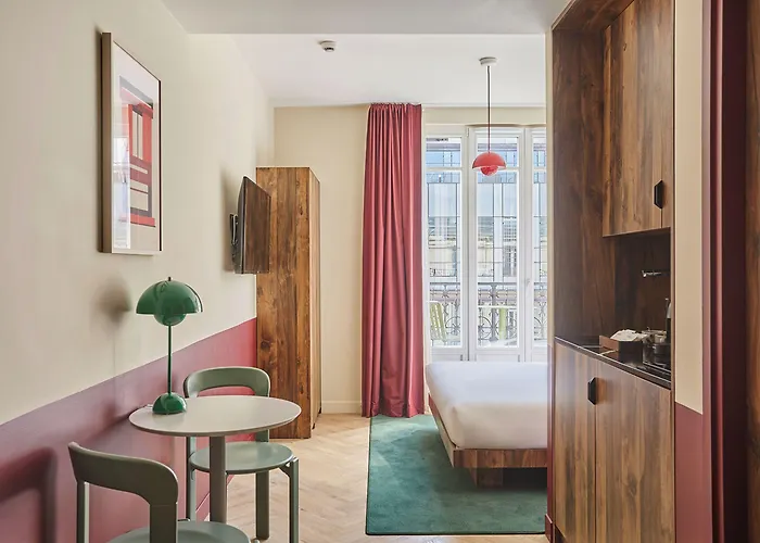 Numa Champs-élysées París